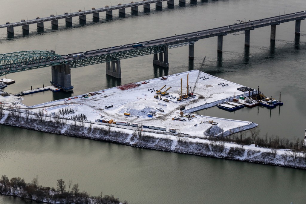 Cable-stayed jetty – Winter 2015-2016