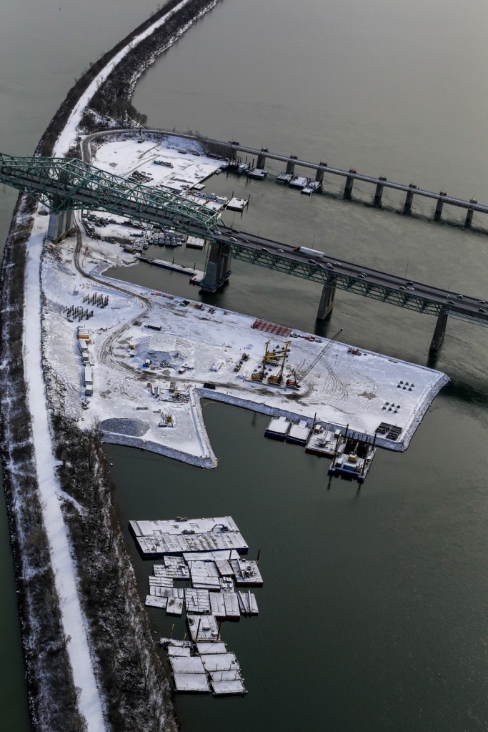 Cable-stayed jetty – Winter 2015-2016
